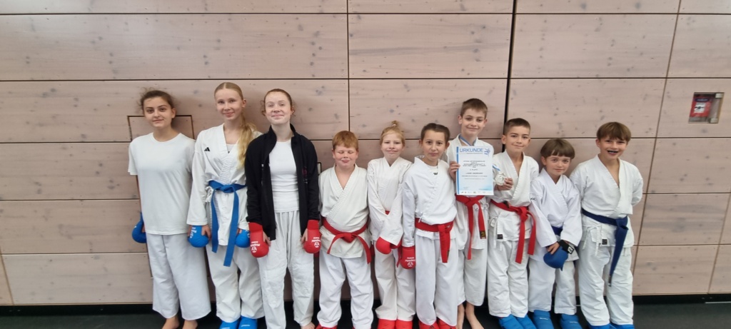 17 Medaillen für Naila  auf der Unterfränkischen Meisterschaft im Karate!